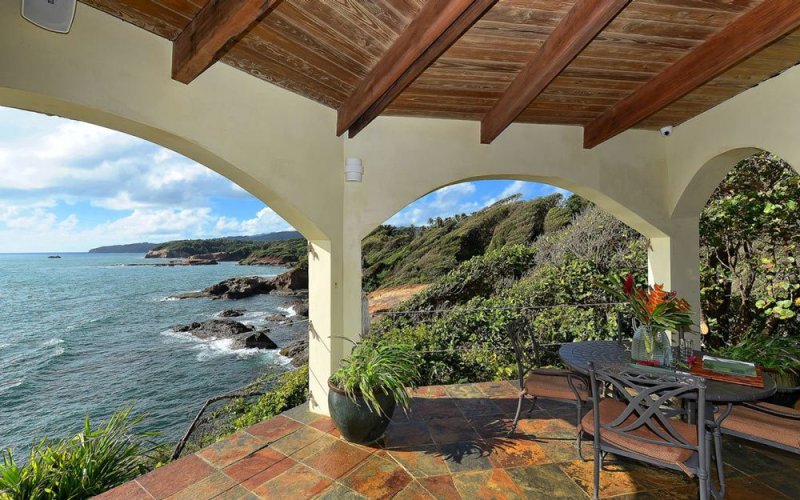alternate view from the outside dining area